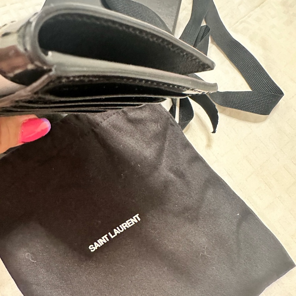 Yves Saint Laurent Black and Cream Key Card Holder On SALE 🛑 - Picture 6 of 12